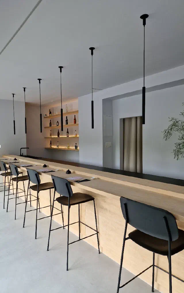 Table sur-mesure — réalisation de la Menuiserie Etelle, Moutier